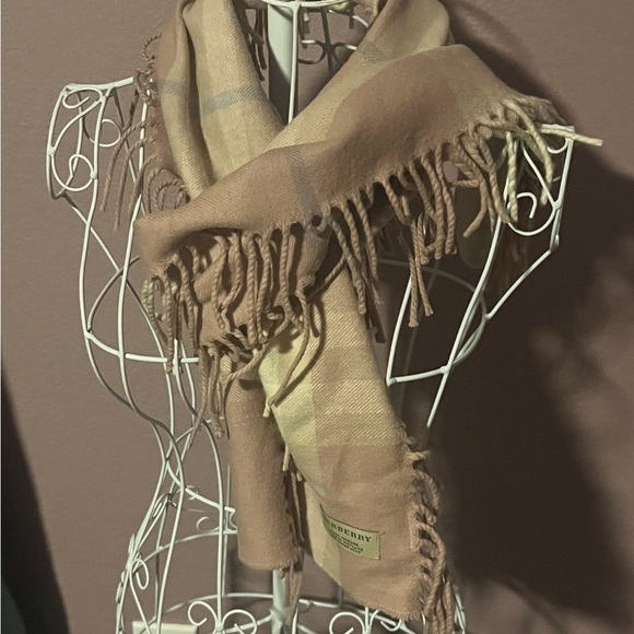 Pink used Burberry scarf. Vintage - Picture 2 of 4